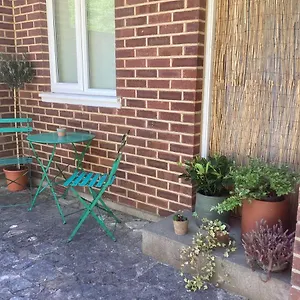 Forest Heath Holidays - Denphyl Apartment Ringwood